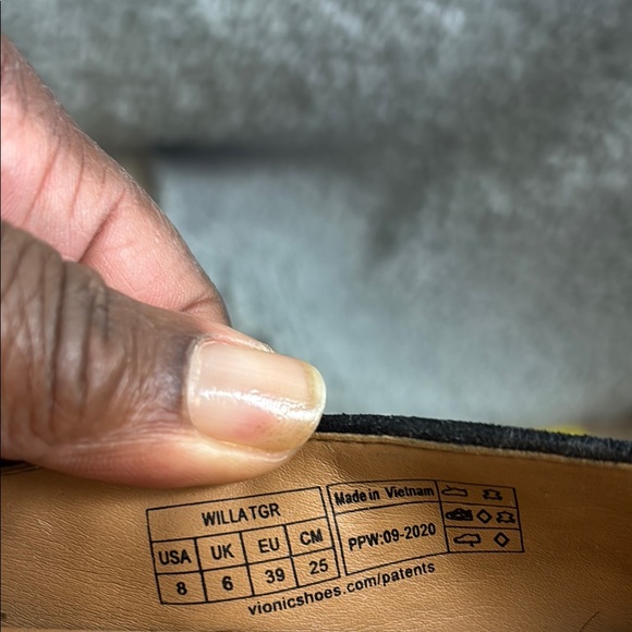 Vionic Willa Tiger Print Slip on  Flats size 8 - Picture 9 of 11